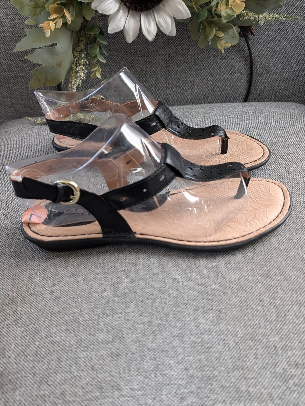 B.O.C. Black Tong Sandals New - Picture 3 of 4